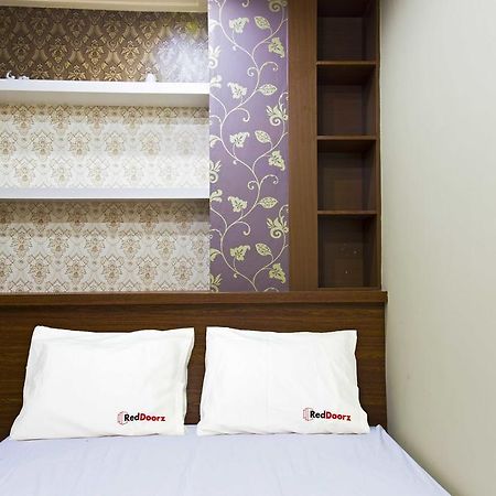 Отель Reddoorz @ Tebet Asem Baris Джакарта Экстерьер фото