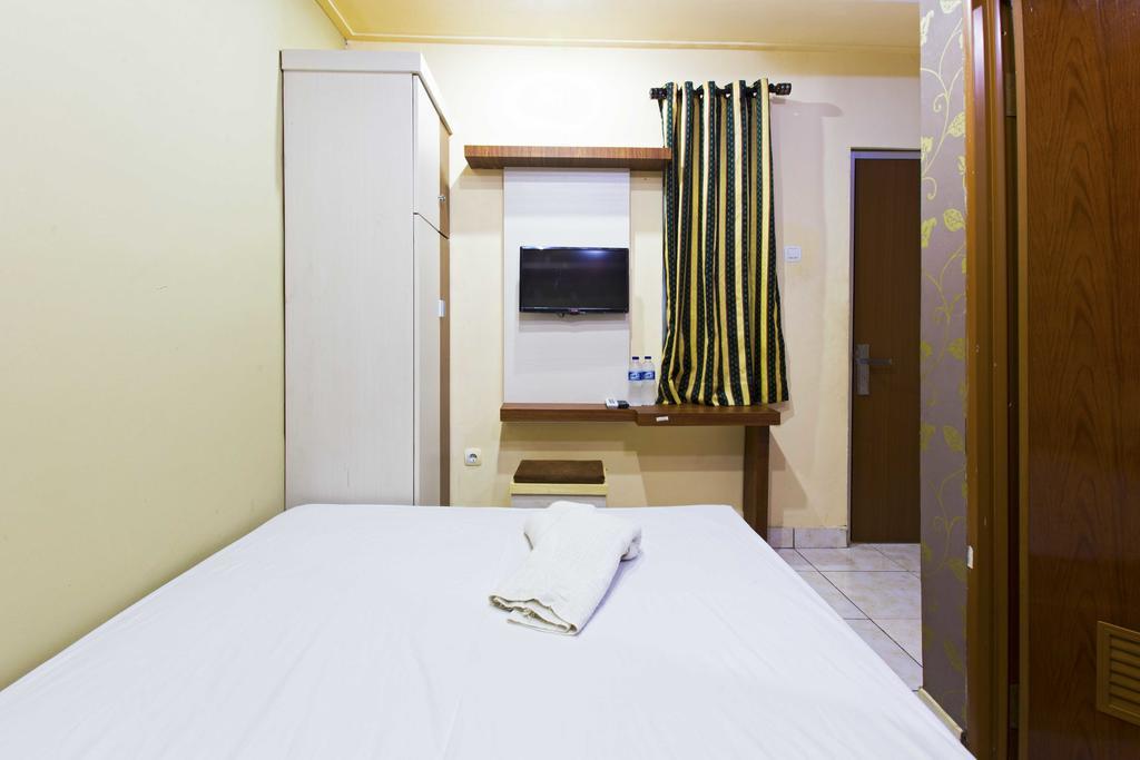 Отель Reddoorz @ Tebet Asem Baris Джакарта Экстерьер фото