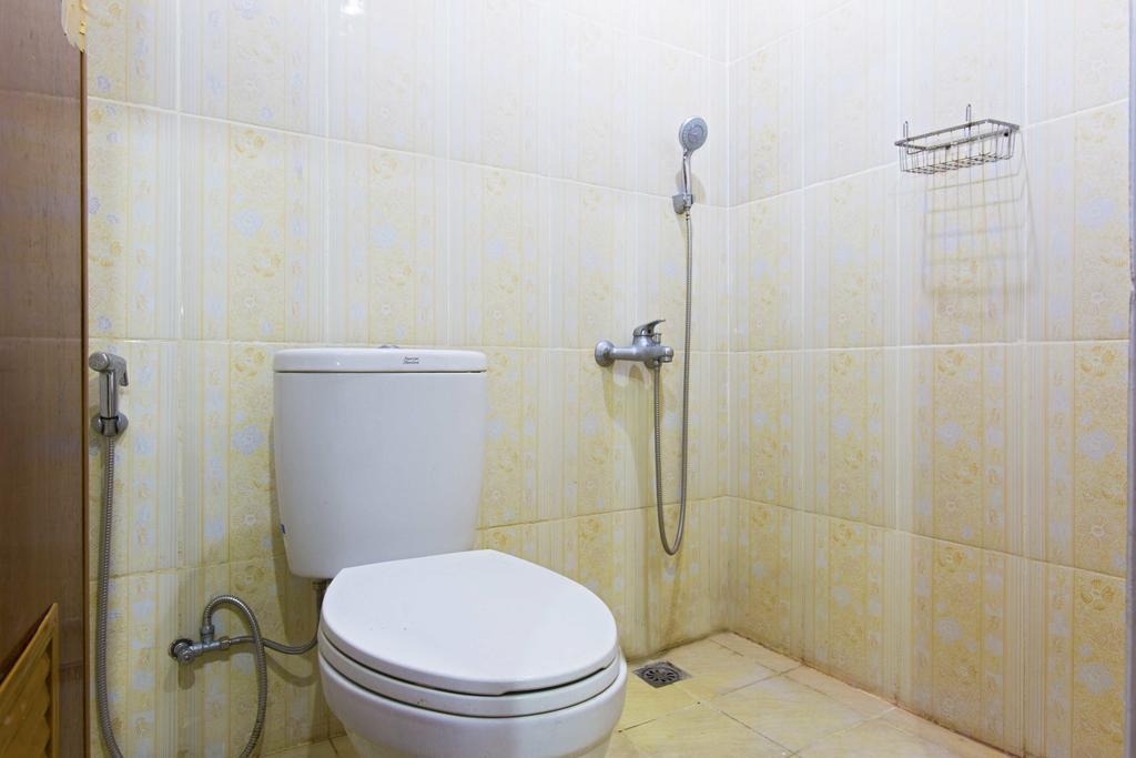 Отель Reddoorz @ Tebet Asem Baris Джакарта Экстерьер фото