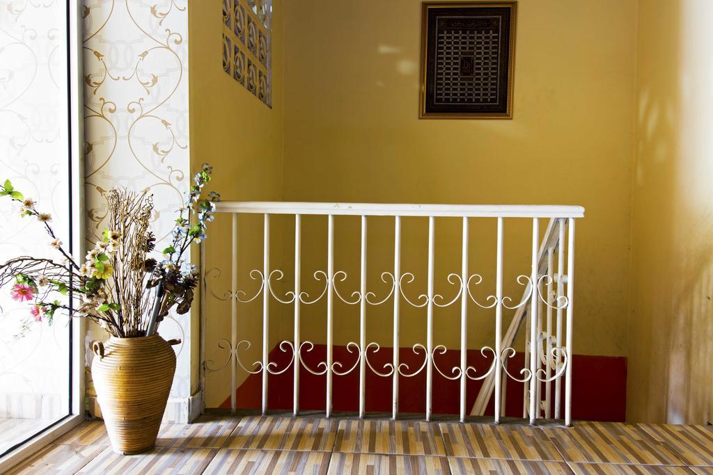 Отель Reddoorz @ Tebet Asem Baris Джакарта Экстерьер фото