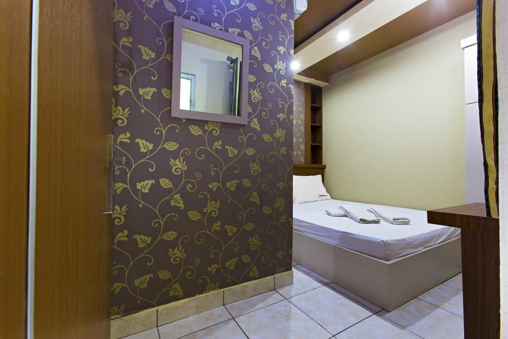 Отель Reddoorz @ Tebet Asem Baris Джакарта Экстерьер фото